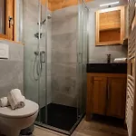 L'ours Centre Jacuzzi Apartman *