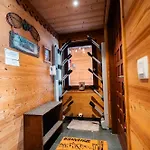 L'ours Centre Jacuzzi Apartman *