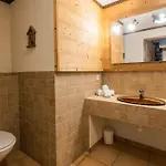 L'ours Centre Jacuzzi Apartman *
