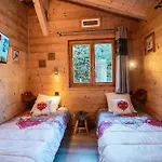 L'ours Centre Jacuzzi Apartman