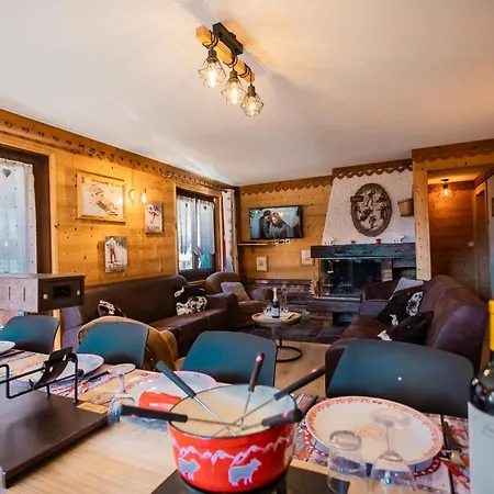 L'ours Centre Jacuzzi Apartman *