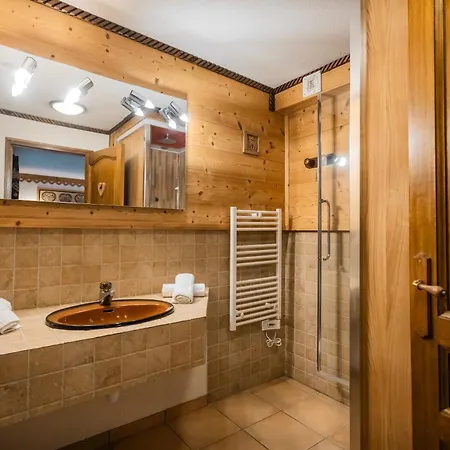 Apartment L'ours Centre Jacuzzi *