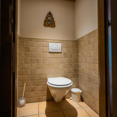 L'ours Centre Jacuzzi Apartment *