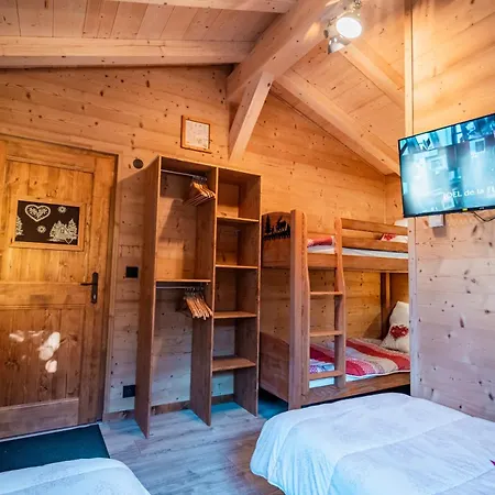 L'ours Centre Jacuzzi Apartment